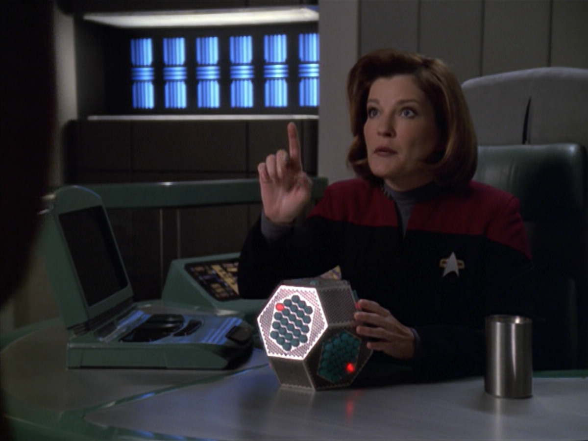extant_StarTrek_VOY_5x20-ThinkTank_00553.jpg