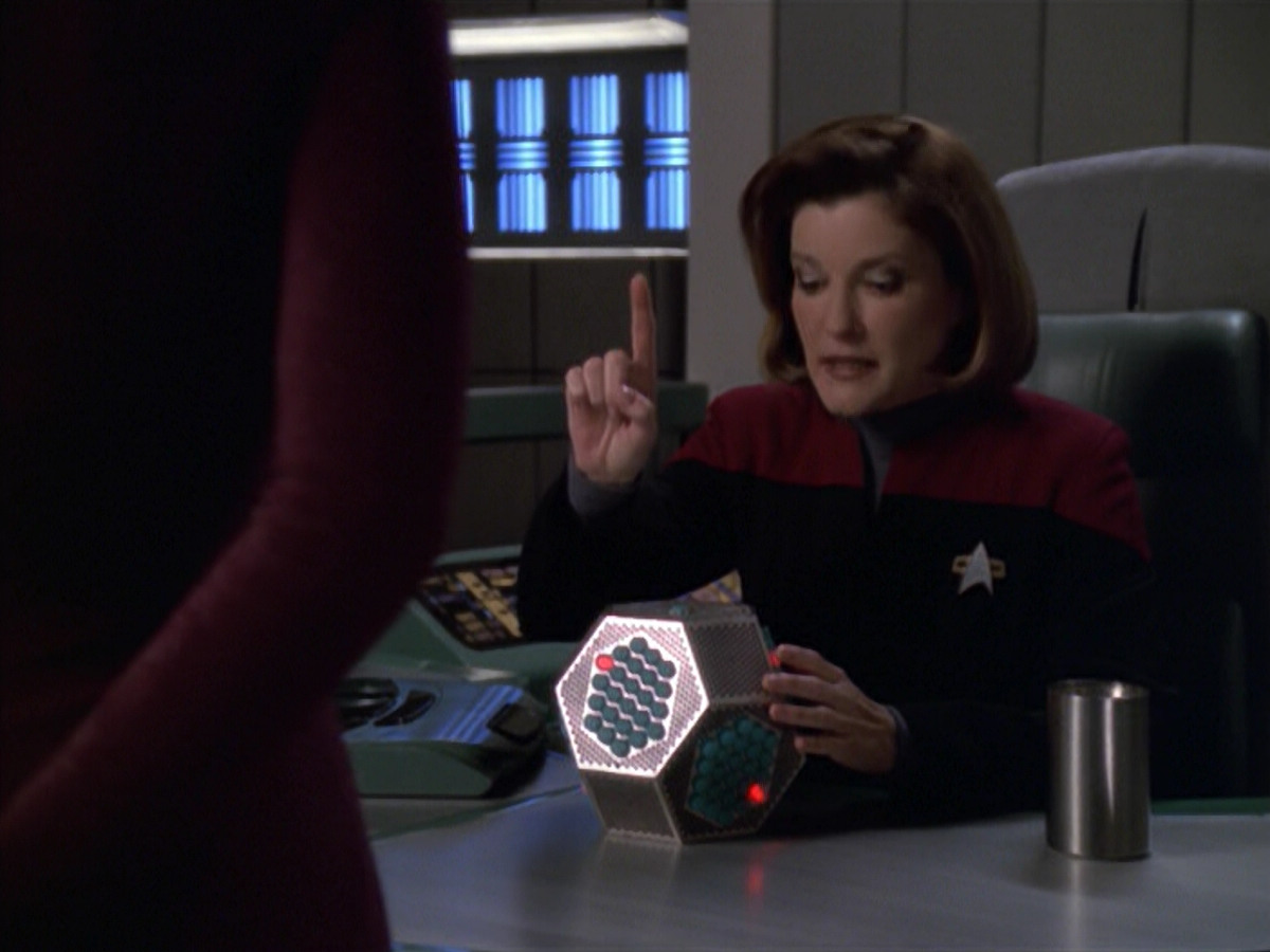 extant_StarTrek_VOY_5x20-ThinkTank_00554.jpg