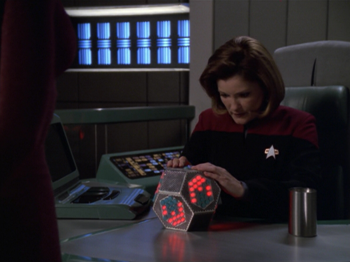 extant_StarTrek_VOY_5x20-ThinkTank_00559.jpg
