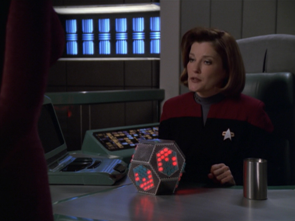 extant_StarTrek_VOY_5x20-ThinkTank_00564.jpg