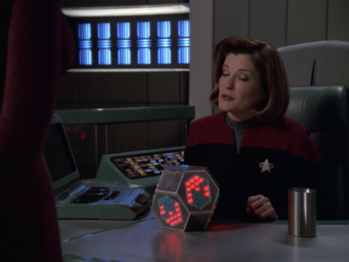 extant_StarTrek_VOY_5x20-ThinkTank_00565.jpg