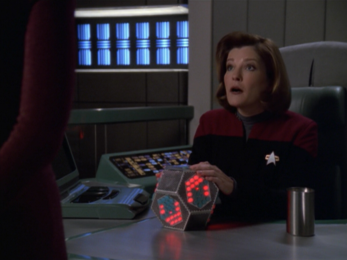 extant_StarTrek_VOY_5x20-ThinkTank_00572.jpg