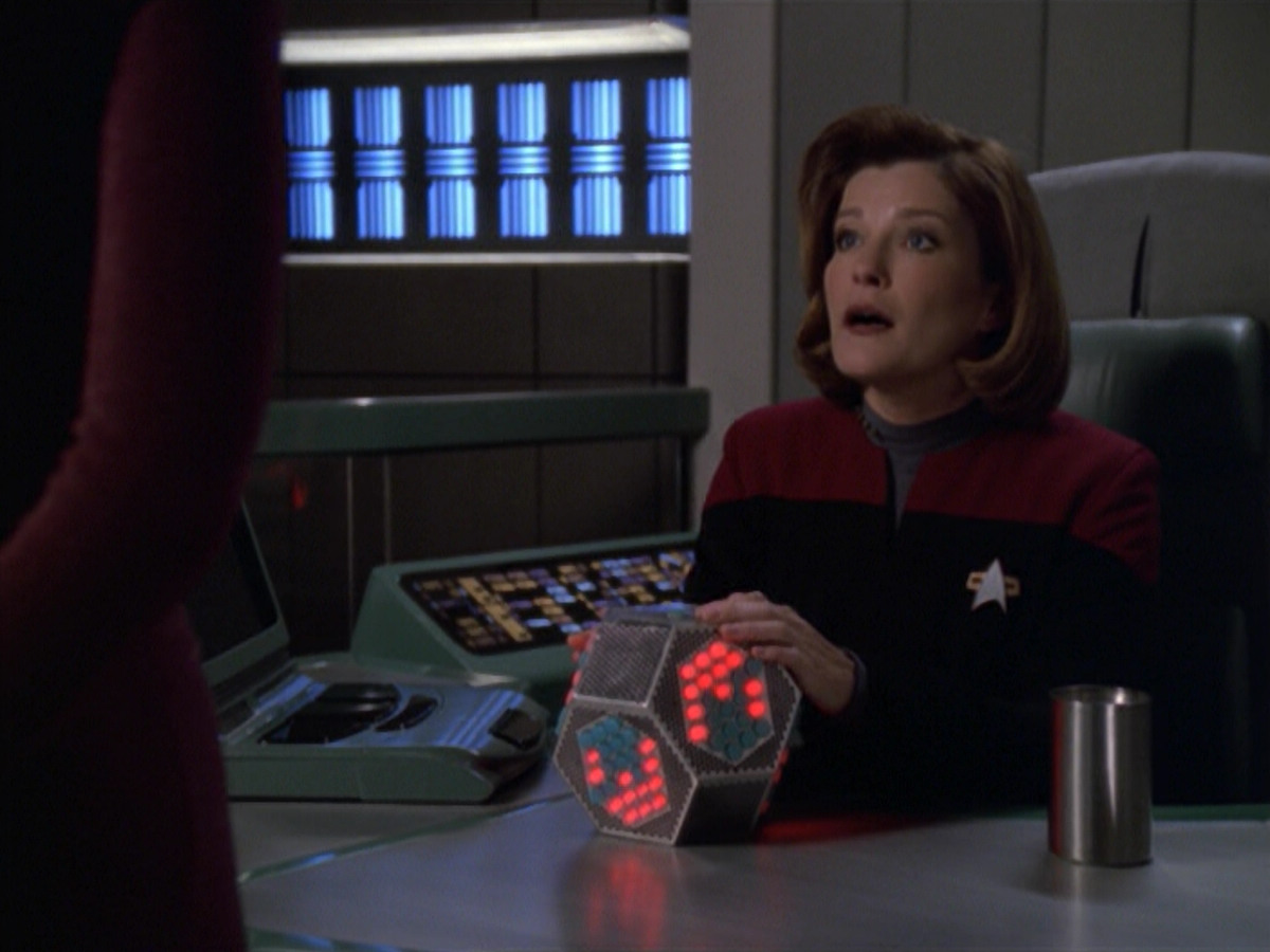 extant_StarTrek_VOY_5x20-ThinkTank_00573.jpg