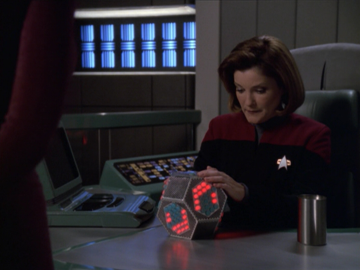 extant_StarTrek_VOY_5x20-ThinkTank_00575.jpg