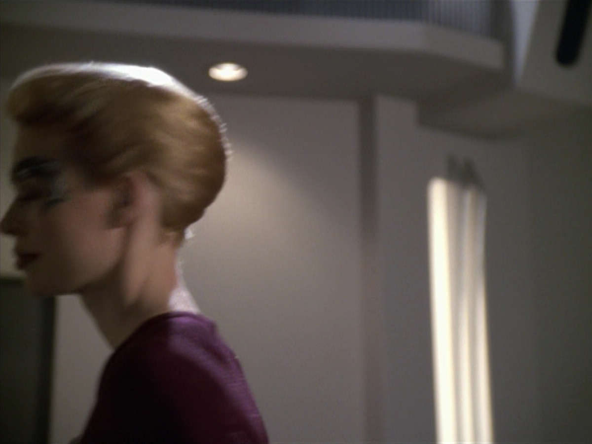 extant_StarTrek_VOY_5x20-ThinkTank_00577.jpg