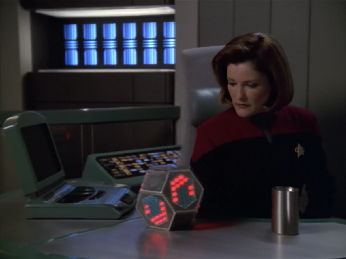 extant_StarTrek_VOY_5x20-ThinkTank_00579.jpg