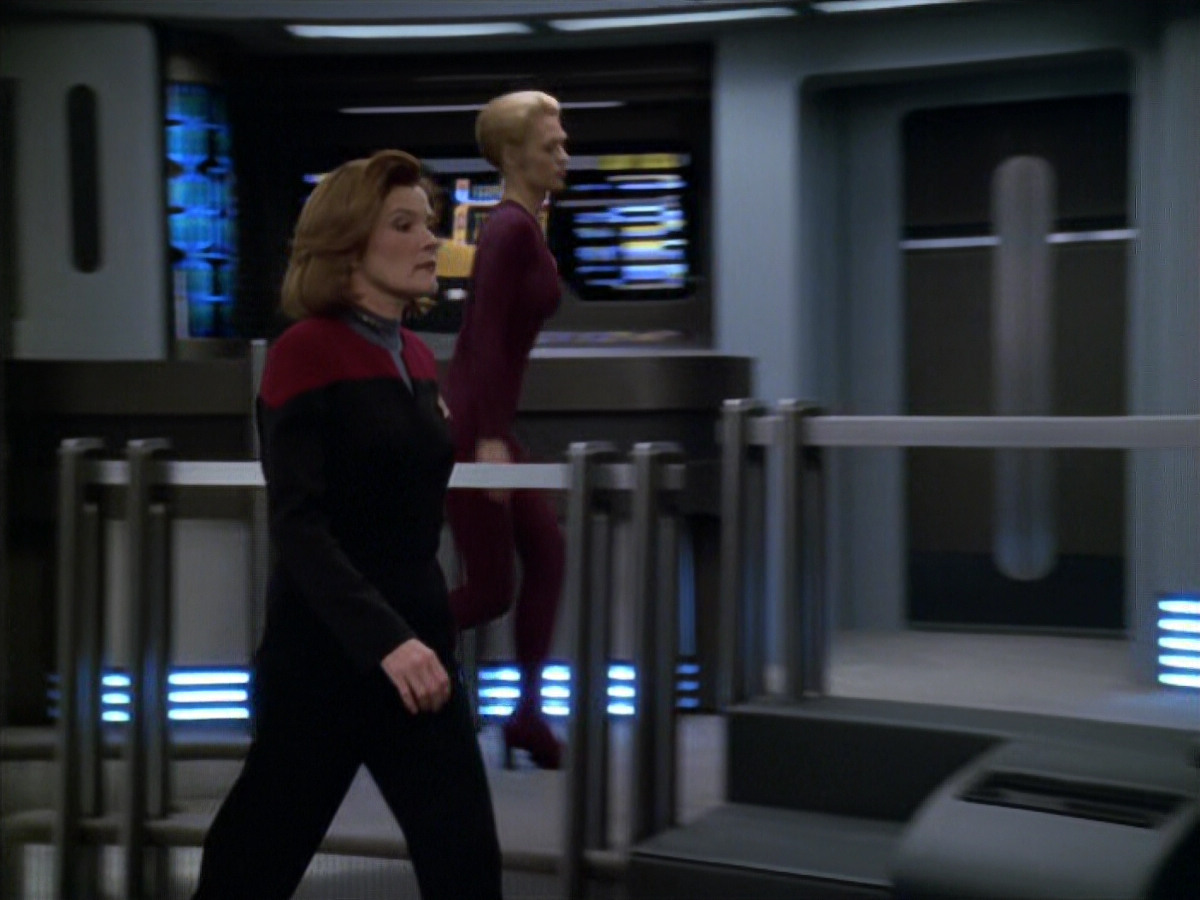 extant_StarTrek_VOY_5x20-ThinkTank_00590.jpg