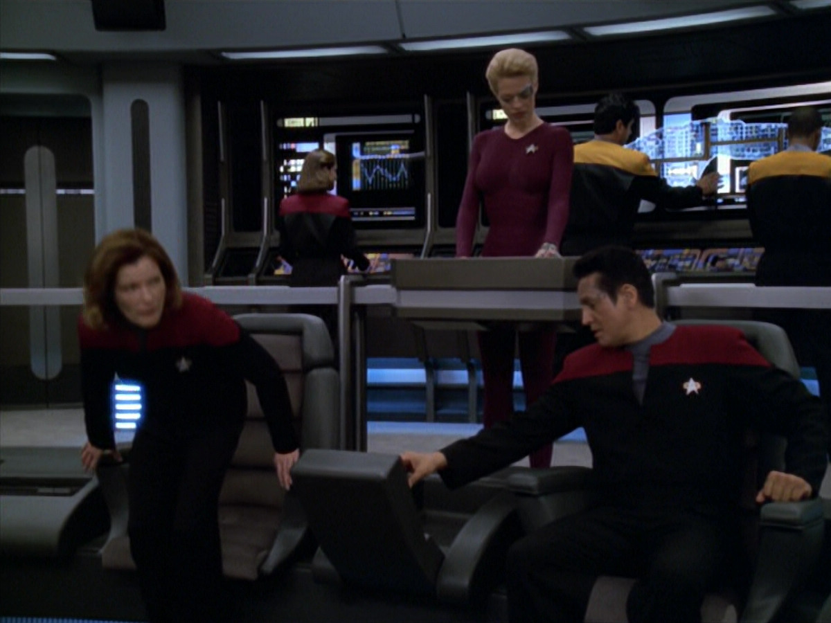 extant_StarTrek_VOY_5x20-ThinkTank_00602.jpg
