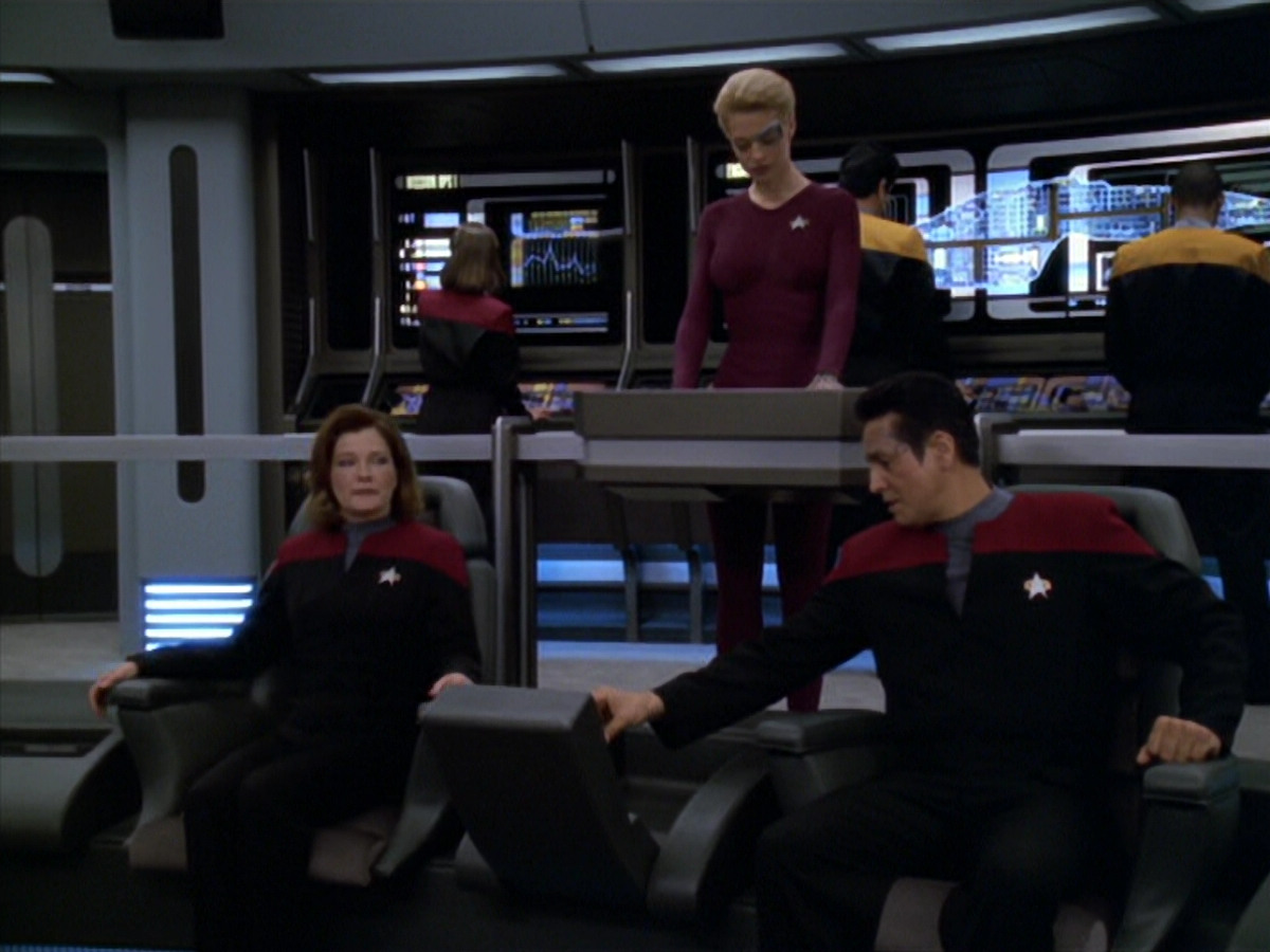 extant_StarTrek_VOY_5x20-ThinkTank_00604.jpg