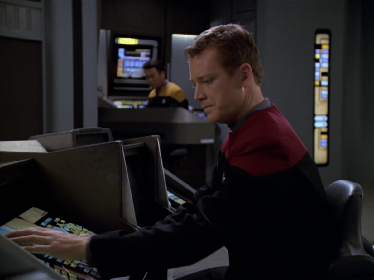 extant_StarTrek_VOY_5x20-ThinkTank_00641.jpg
