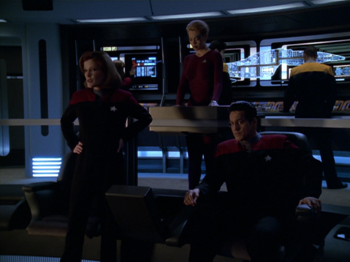 extant_StarTrek_VOY_5x20-ThinkTank_00785.jpg