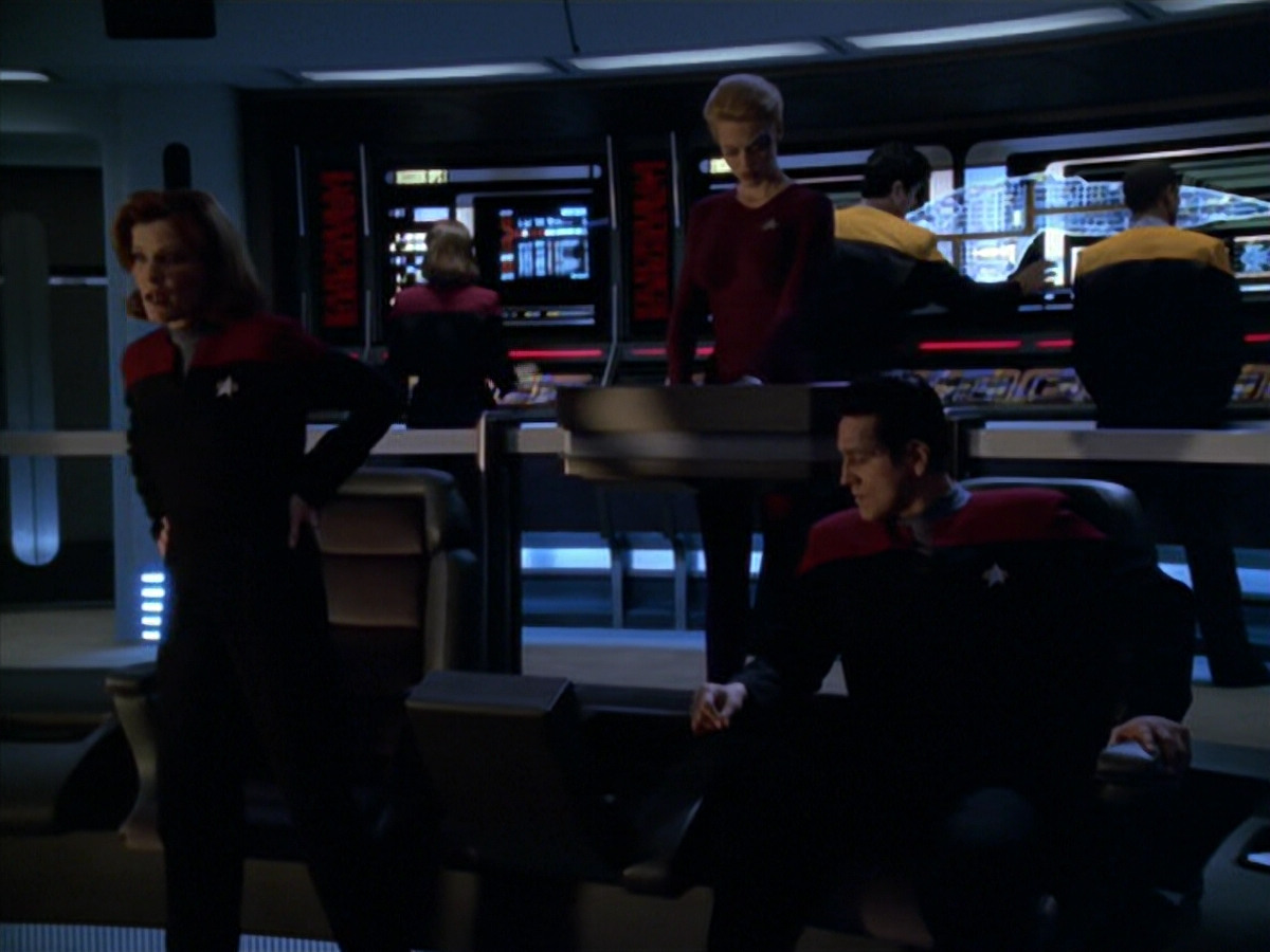 extant_StarTrek_VOY_5x20-ThinkTank_00787.jpg