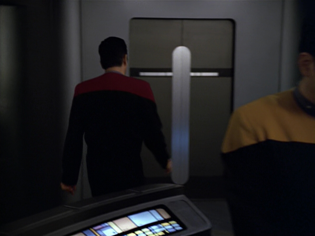 extant_StarTrek_VOY_5x20-ThinkTank_00892.jpg