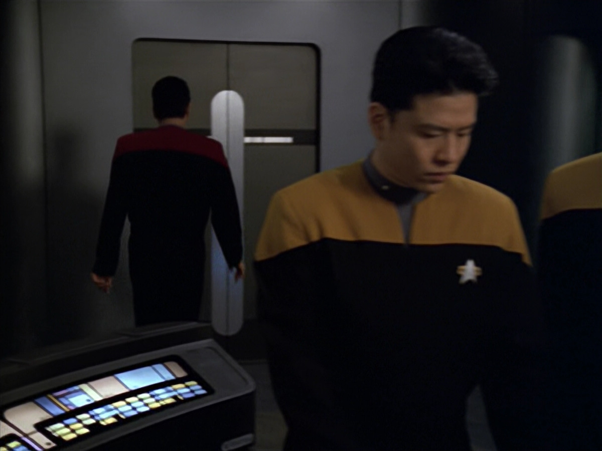 extant_StarTrek_VOY_5x20-ThinkTank_00893.jpg