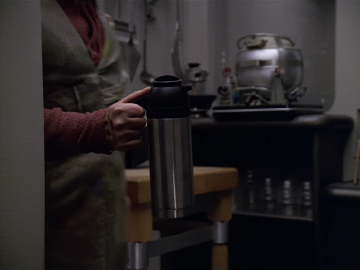 extant_StarTrek_VOY_5x20-ThinkTank_00900.jpg