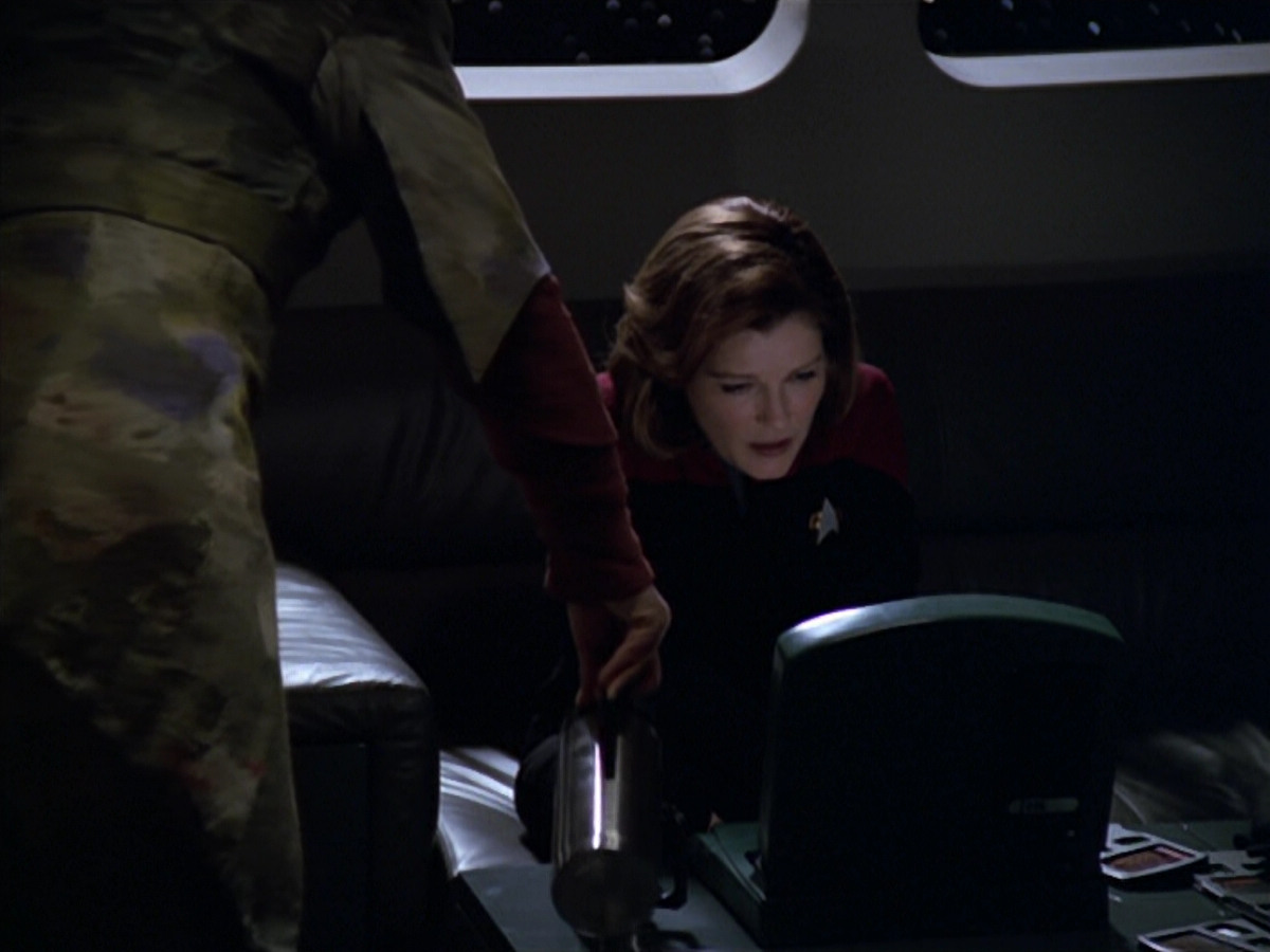 extant_StarTrek_VOY_5x20-ThinkTank_00929.jpg