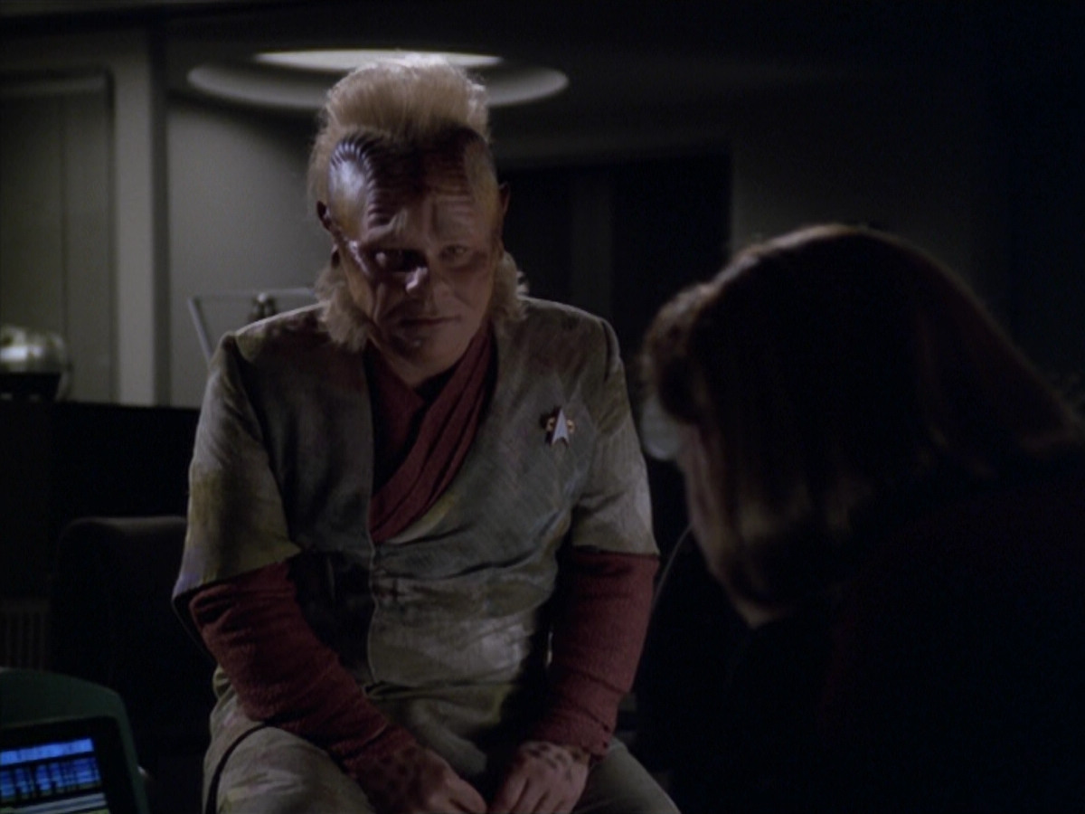 extant_StarTrek_VOY_5x20-ThinkTank_00939.jpg