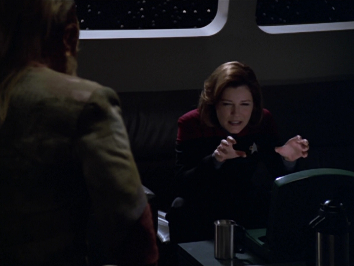 extant_StarTrek_VOY_5x20-ThinkTank_00946.jpg