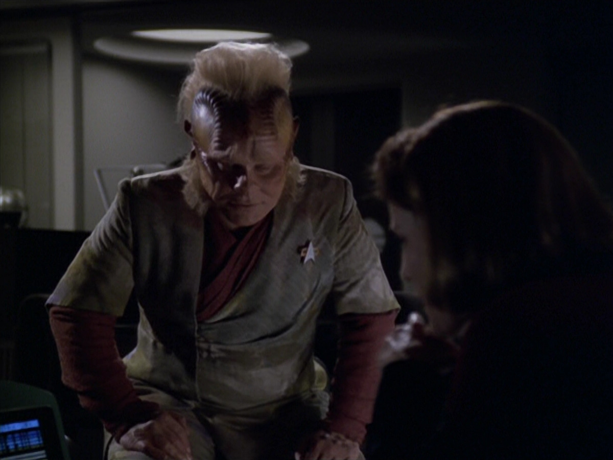 extant_StarTrek_VOY_5x20-ThinkTank_00969.jpg