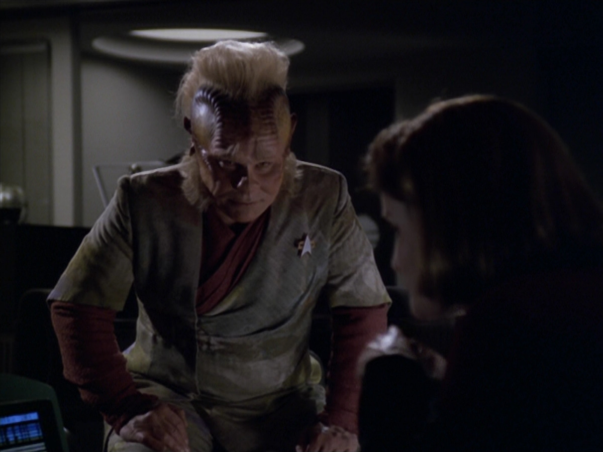 extant_StarTrek_VOY_5x20-ThinkTank_00970.jpg