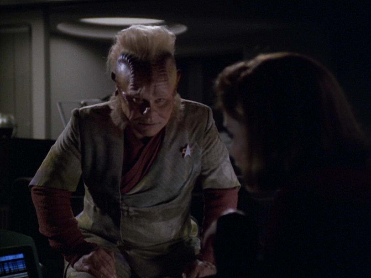 extant_StarTrek_VOY_5x20-ThinkTank_00971.jpg