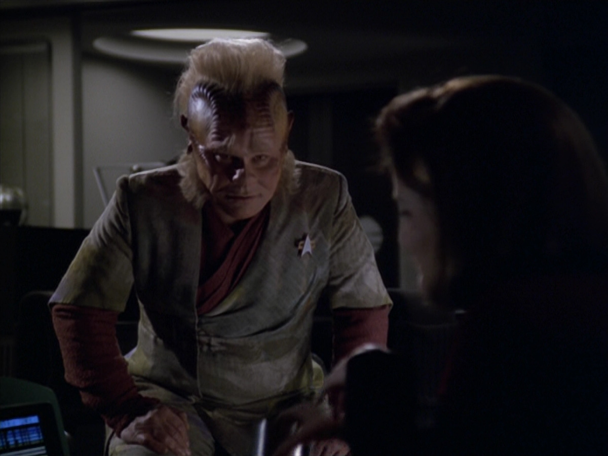 extant_StarTrek_VOY_5x20-ThinkTank_00972.jpg