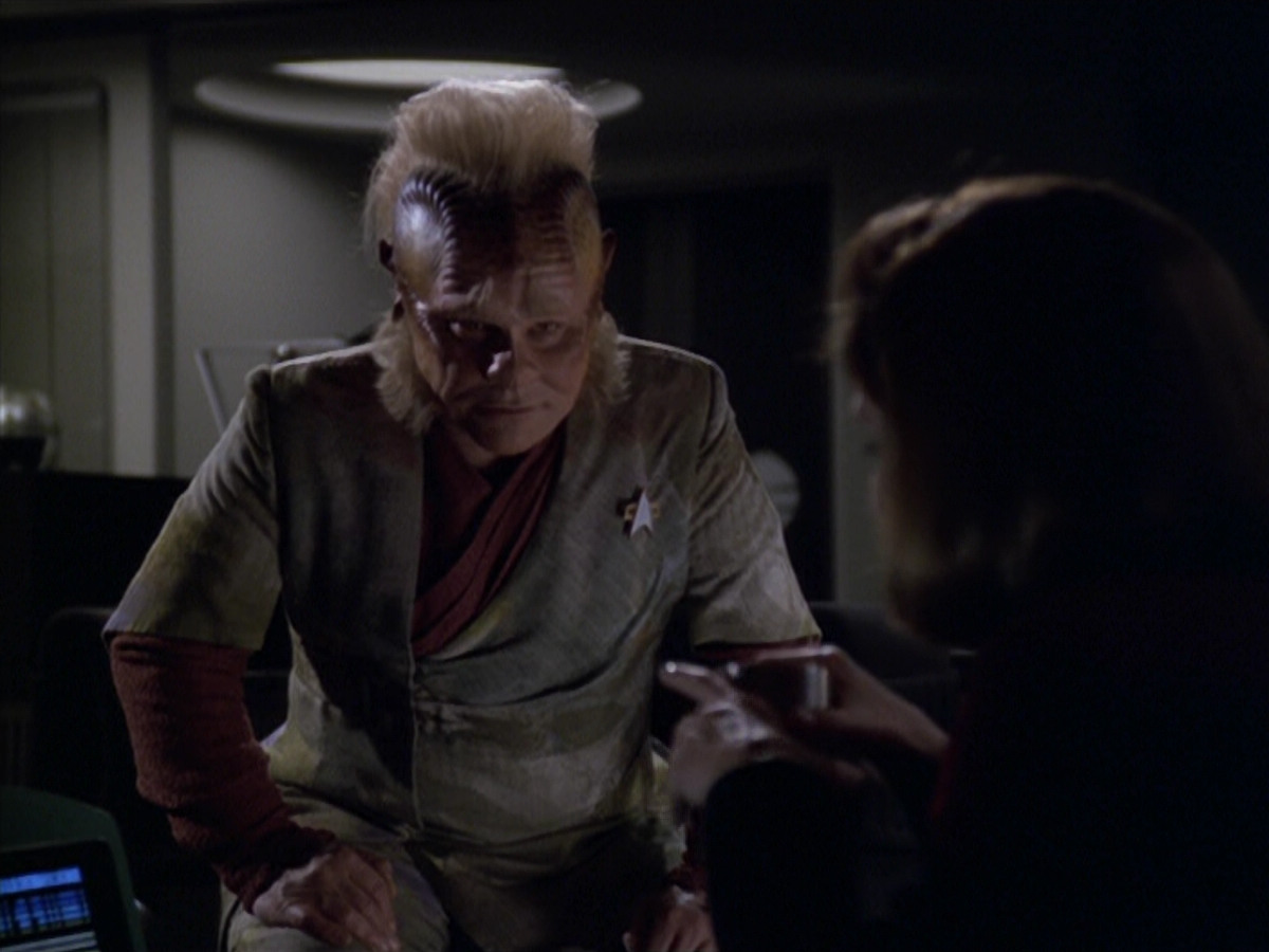 extant_StarTrek_VOY_5x20-ThinkTank_00973.jpg