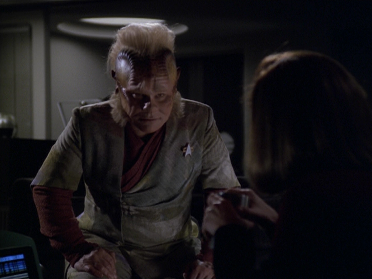 extant_StarTrek_VOY_5x20-ThinkTank_00974.jpg