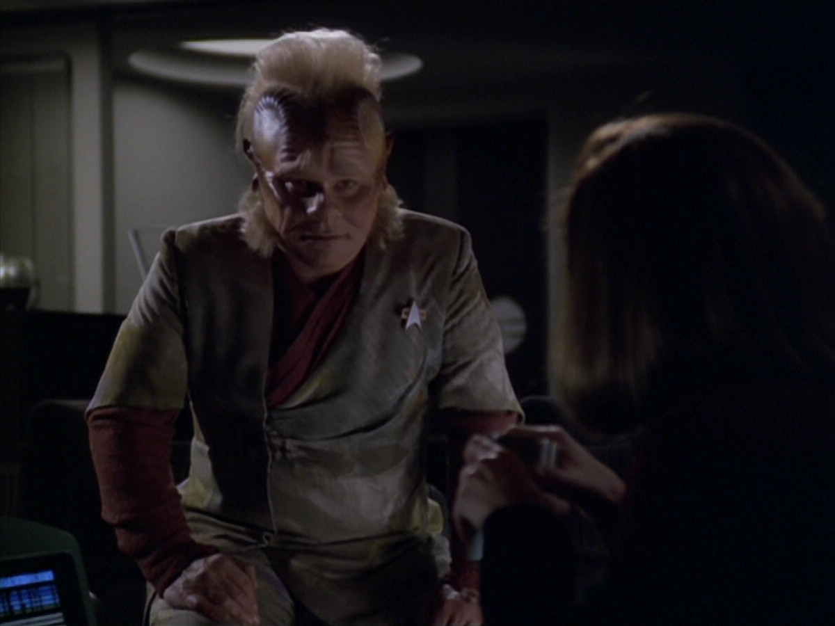 extant_StarTrek_VOY_5x20-ThinkTank_00976.jpg