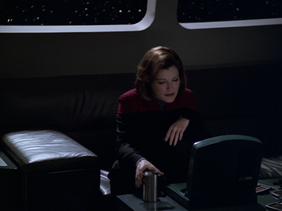 extant_StarTrek_VOY_5x20-ThinkTank_00982.jpg