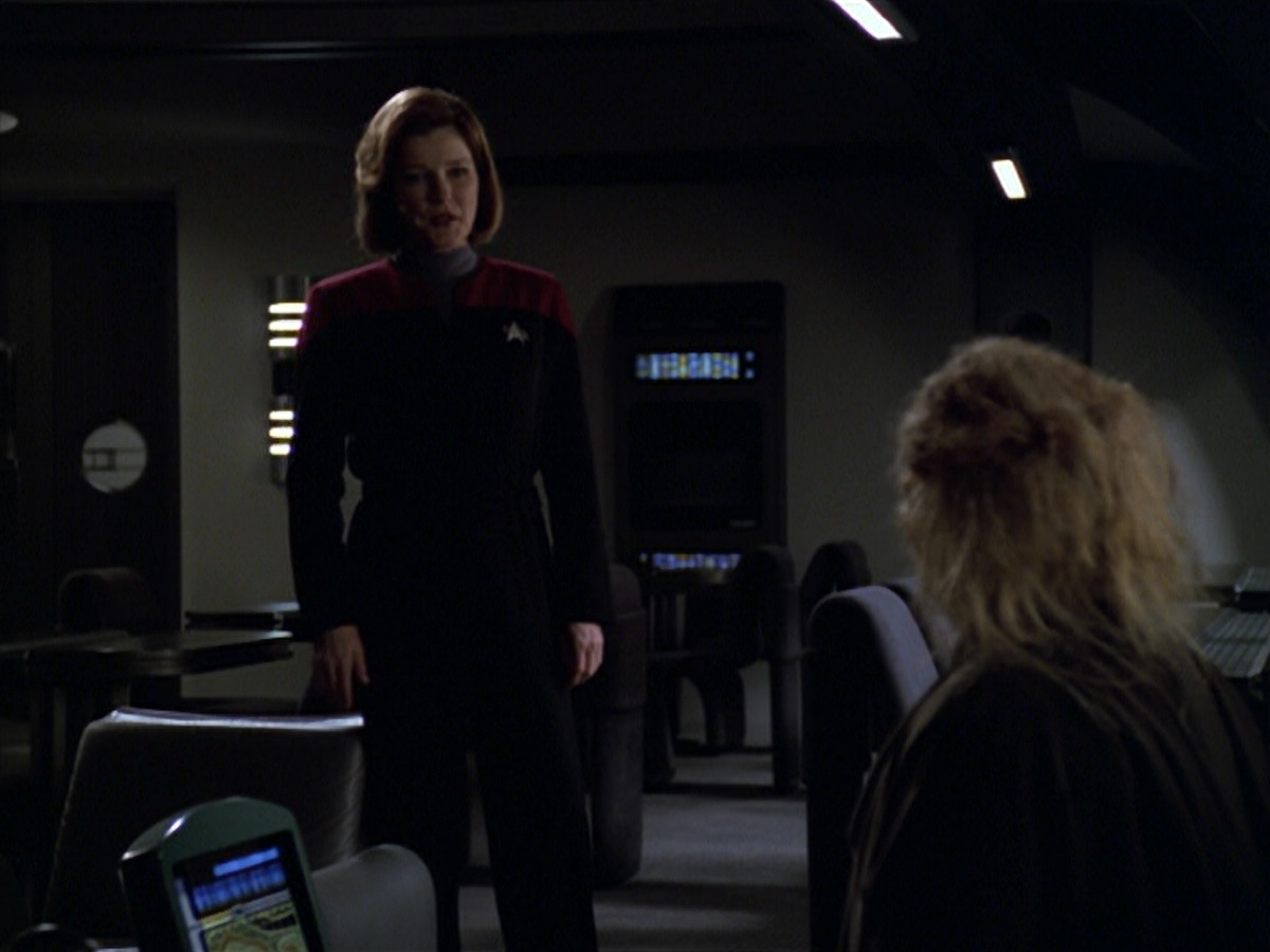 extant_StarTrek_VOY_5x20-ThinkTank_01058.jpg