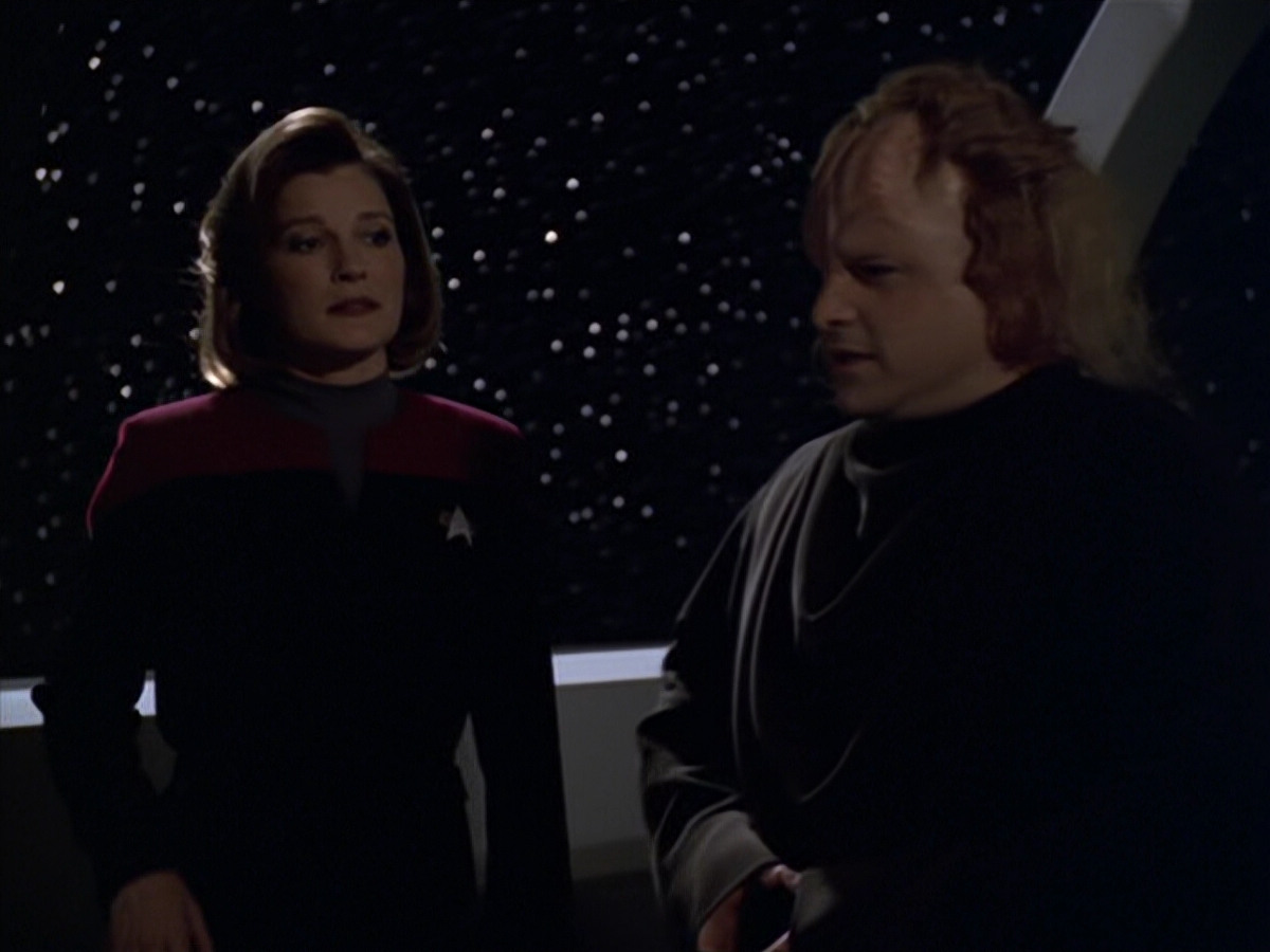 extant_StarTrek_VOY_5x20-ThinkTank_01164.jpg