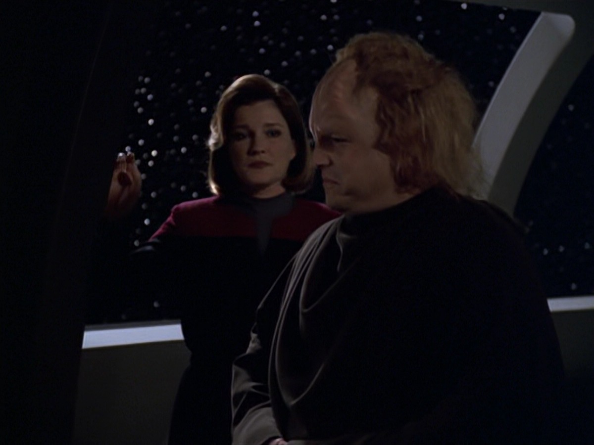extant_StarTrek_VOY_5x20-ThinkTank_01166.jpg