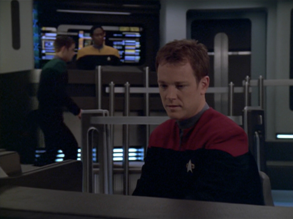 extant_StarTrek_VOY_5x20-ThinkTank_01295.jpg