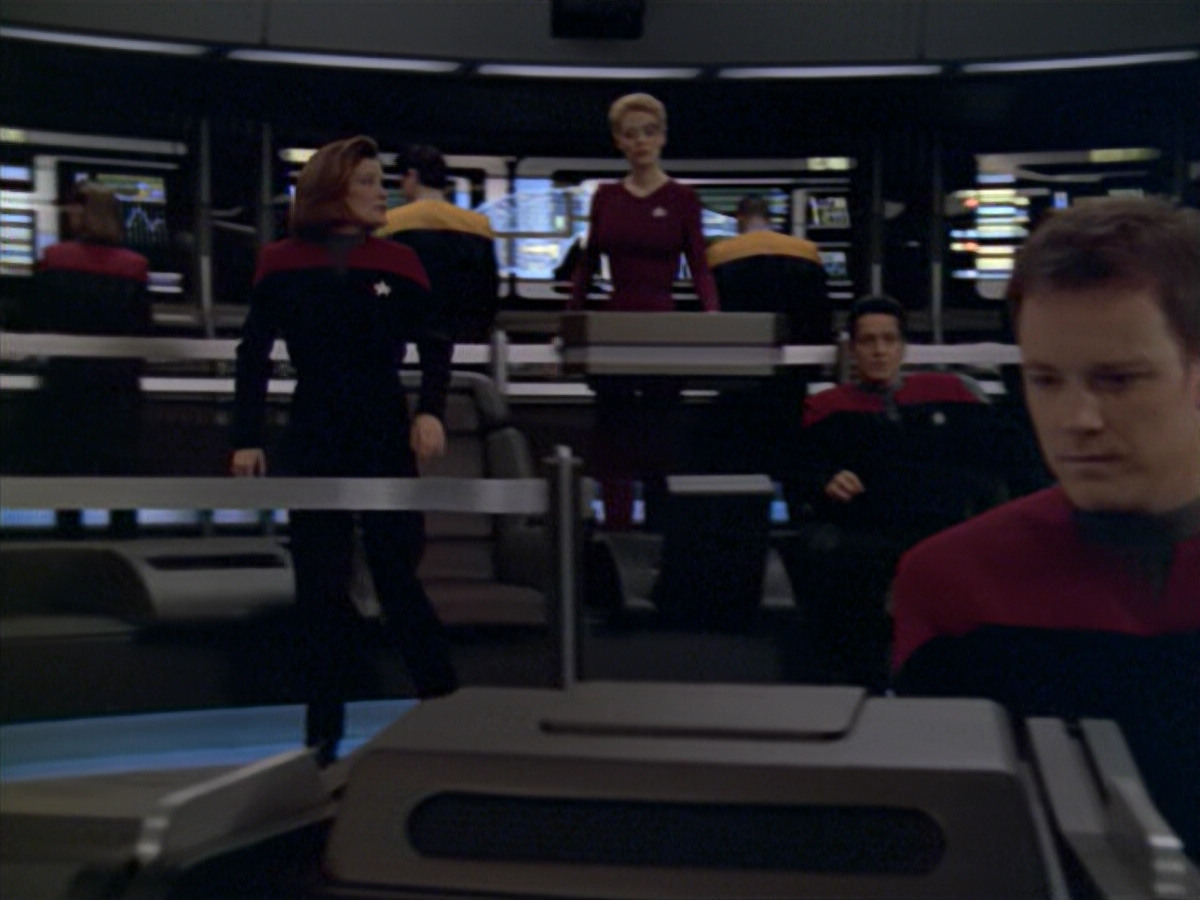 extant_StarTrek_VOY_5x20-ThinkTank_01341.jpg