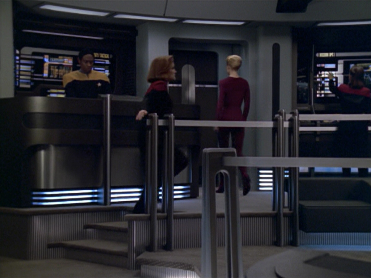 extant_StarTrek_VOY_5x20-ThinkTank_01346.jpg