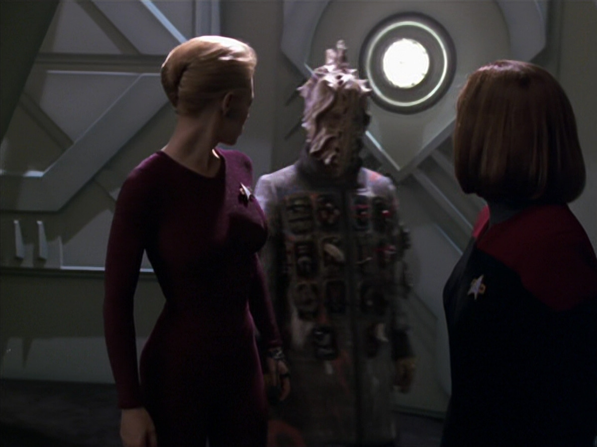 extant_StarTrek_VOY_5x20-ThinkTank_01358.jpg