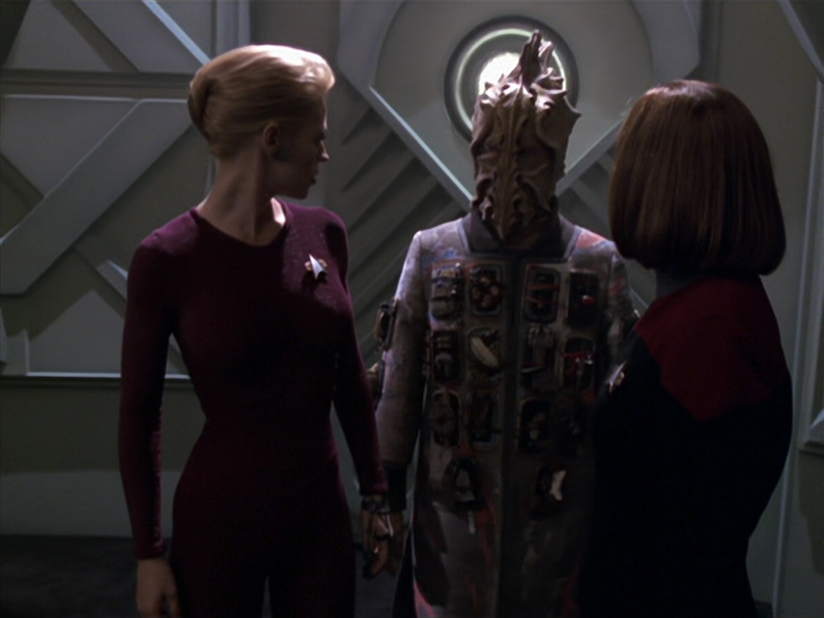 extant_StarTrek_VOY_5x20-ThinkTank_01359.jpg