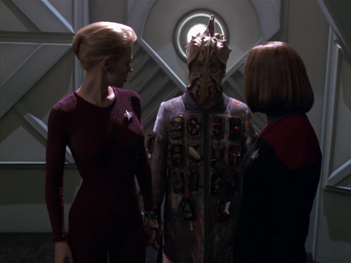 extant_StarTrek_VOY_5x20-ThinkTank_01366.jpg