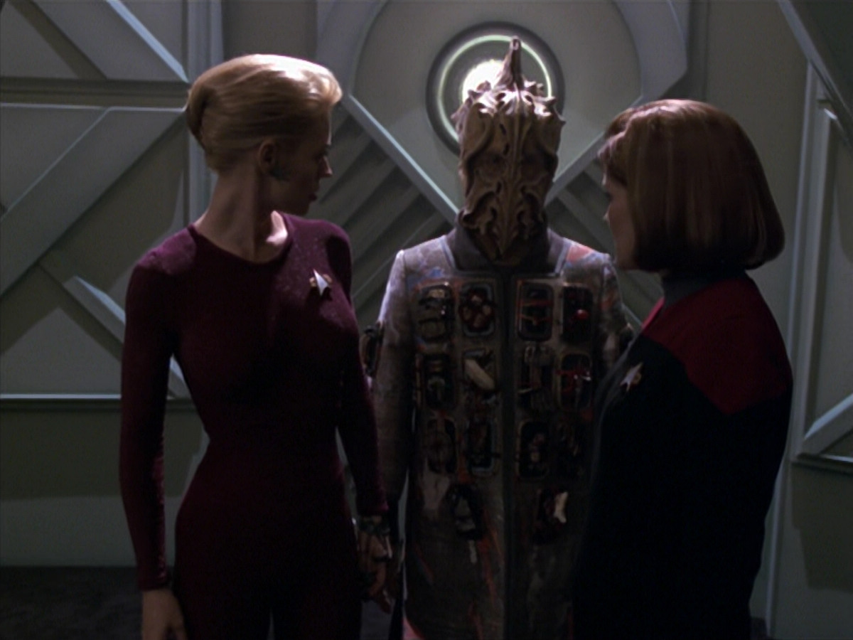 extant_StarTrek_VOY_5x20-ThinkTank_01367.jpg