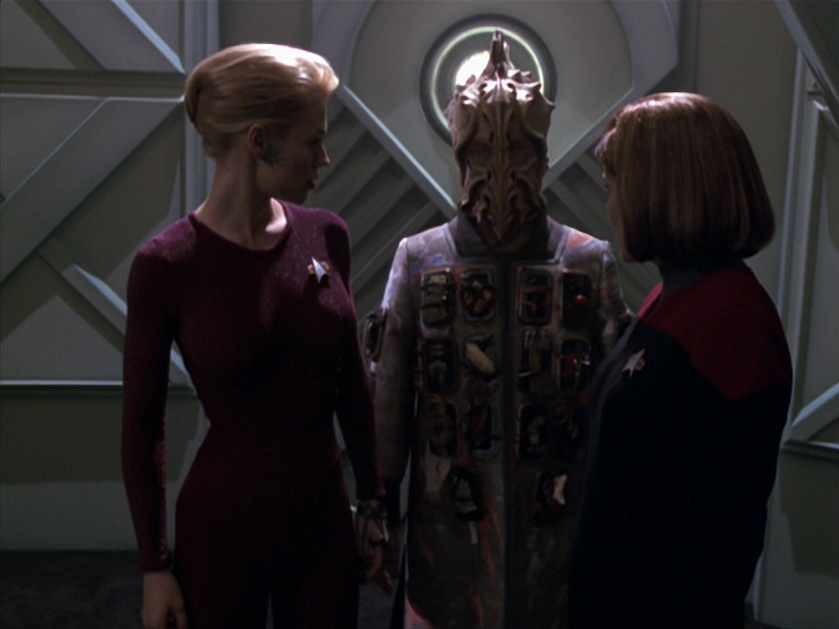 extant_StarTrek_VOY_5x20-ThinkTank_01369.jpg