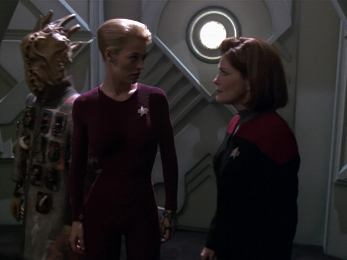 extant_StarTrek_VOY_5x20-ThinkTank_01372.jpg