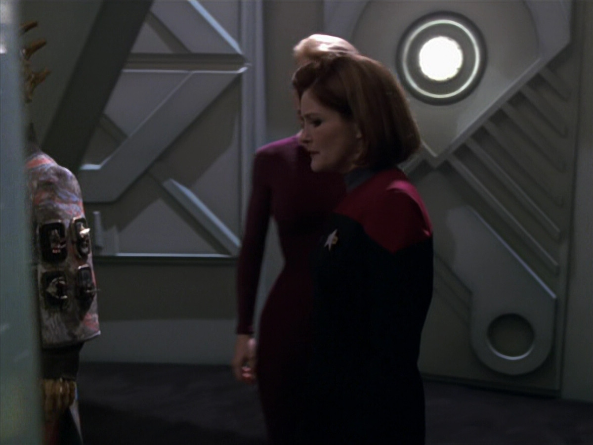 extant_StarTrek_VOY_5x20-ThinkTank_01373.jpg