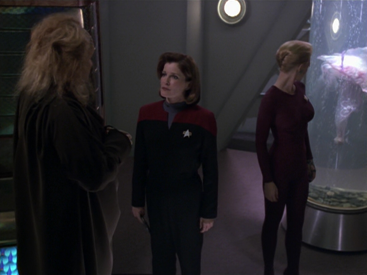 extant_StarTrek_VOY_5x20-ThinkTank_01400.jpg