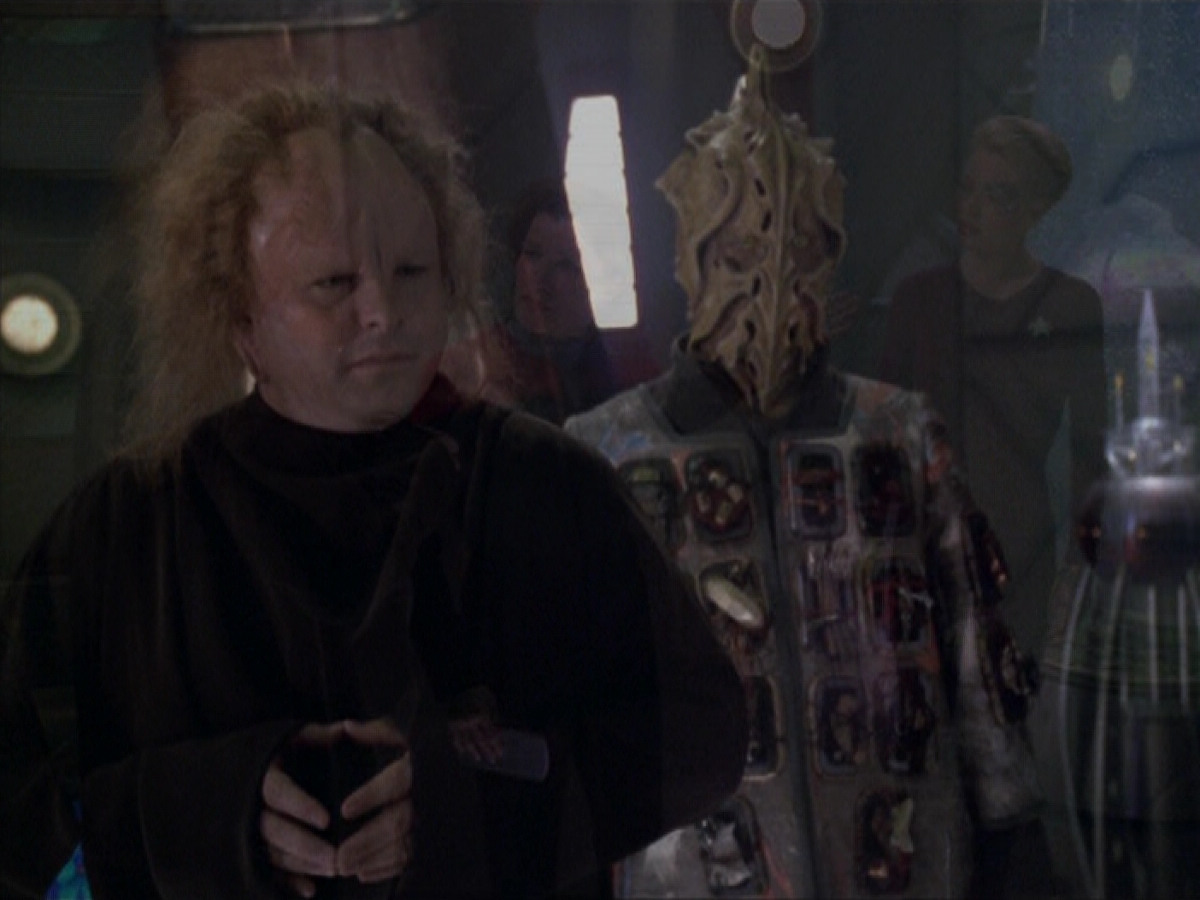 extant_StarTrek_VOY_5x20-ThinkTank_01405.jpg