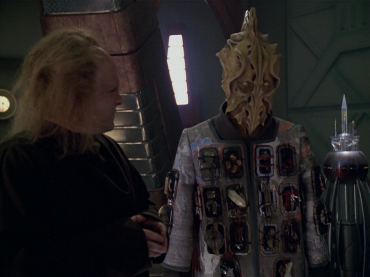extant_StarTrek_VOY_5x20-ThinkTank_01437.jpg