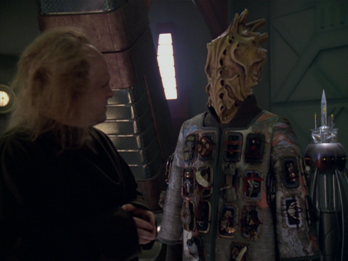 extant_StarTrek_VOY_5x20-ThinkTank_01439.jpg