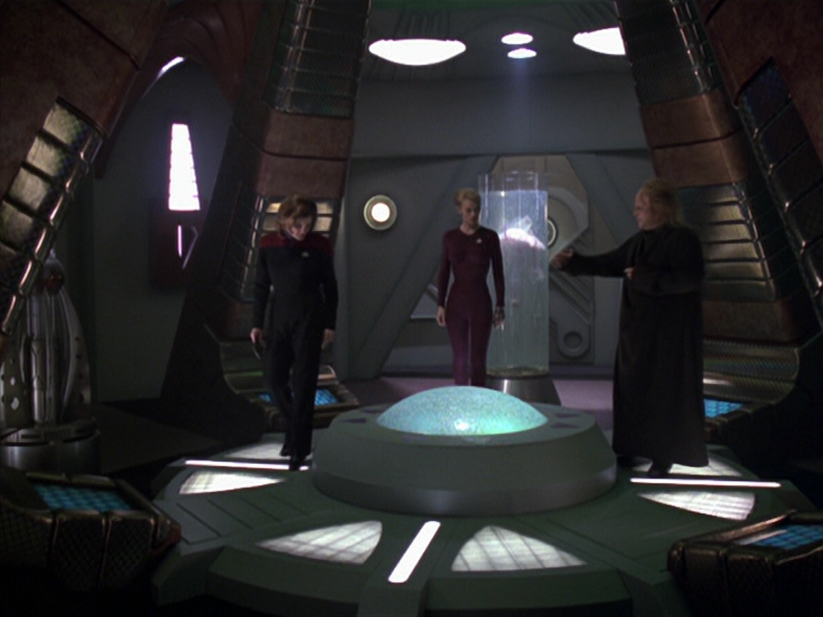 extant_StarTrek_VOY_5x20-ThinkTank_01453.jpg