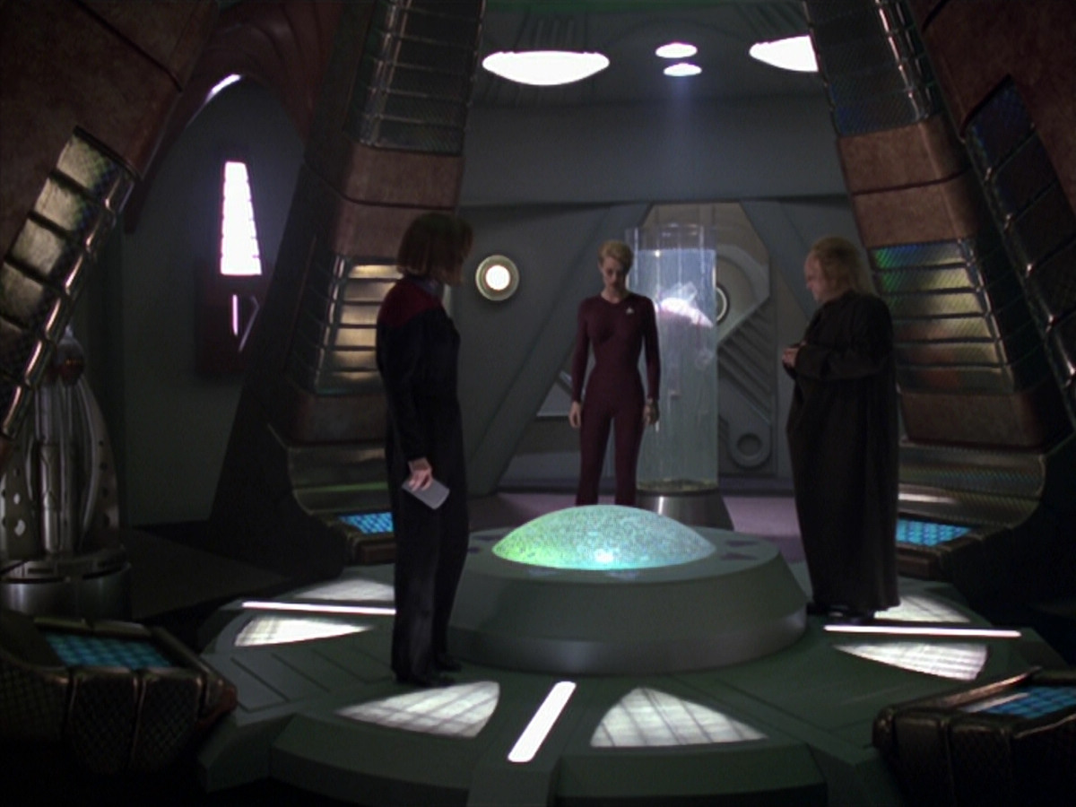 extant_StarTrek_VOY_5x20-ThinkTank_01457.jpg