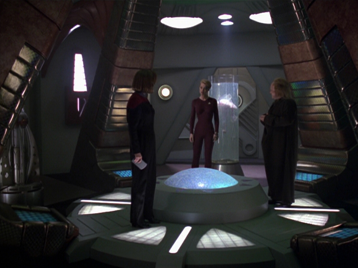 extant_StarTrek_VOY_5x20-ThinkTank_01458.jpg